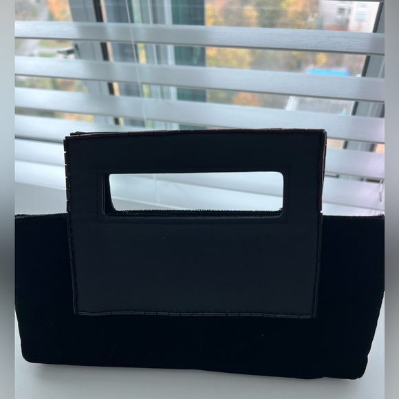 SHISEIDO velvet clutch mini bag. Satin accent. Perfect party season bag. Chic! - Picture 9 of 10